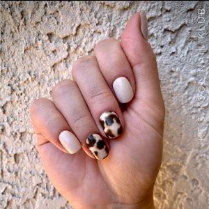 *Retired* Color Street: Show and Shell | Tortoiseshell Beige Brown Beige Neutral